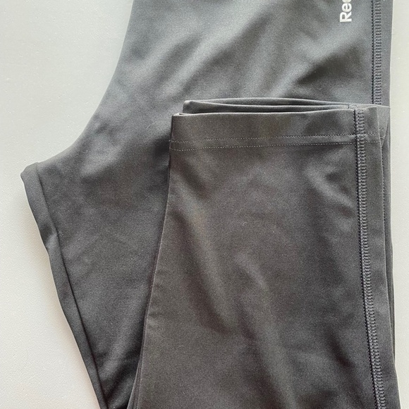 𝅺REEBOK cropped athletic pants / yoga / workout / running / walking size L - Picture 4 of 5